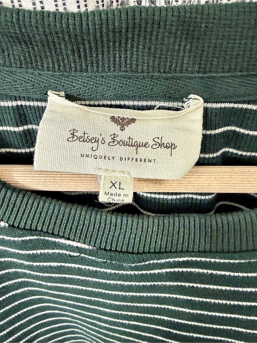Betsey's Boutique Shop Easy Days Striped Long Sleeve Tee Green & White XL - Picture 2 of 2